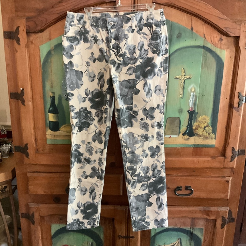 So Slimming by Chico's Gray Flowered Jeans
